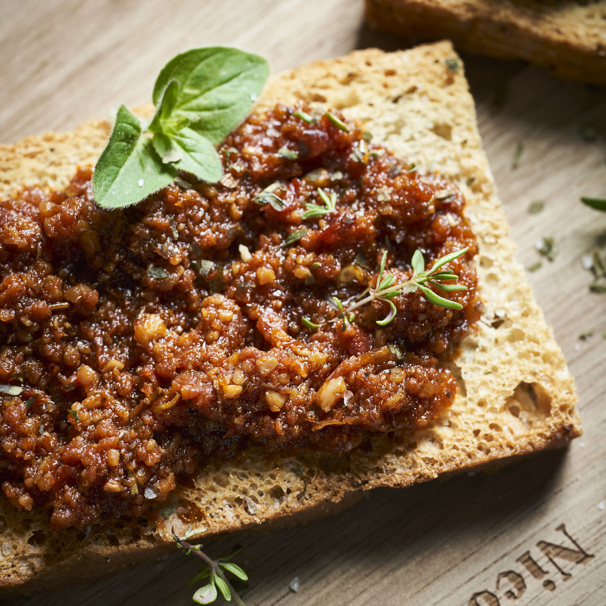 Pesto arrabiata, Nicholas Vahé